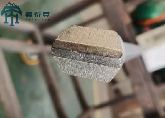 硬い岩を掘削するための 24 ミリメートルプラグ穴一体型ドリルロッド